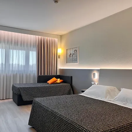 Hotel The Sydney 4*