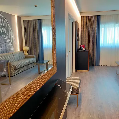 The Sydney Hotel Bolonia